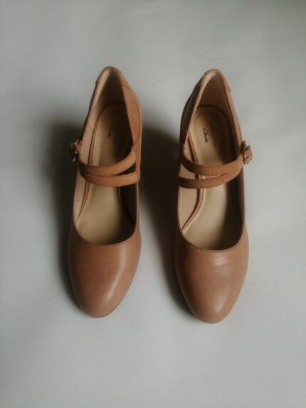 Clarks Womens Low Heel Leather Shoes